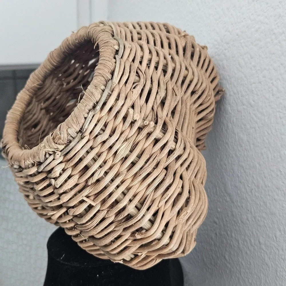 Antique Primitive Hand Woven Split Wood‎ Buttocks Handle Gathering Eggs Basket